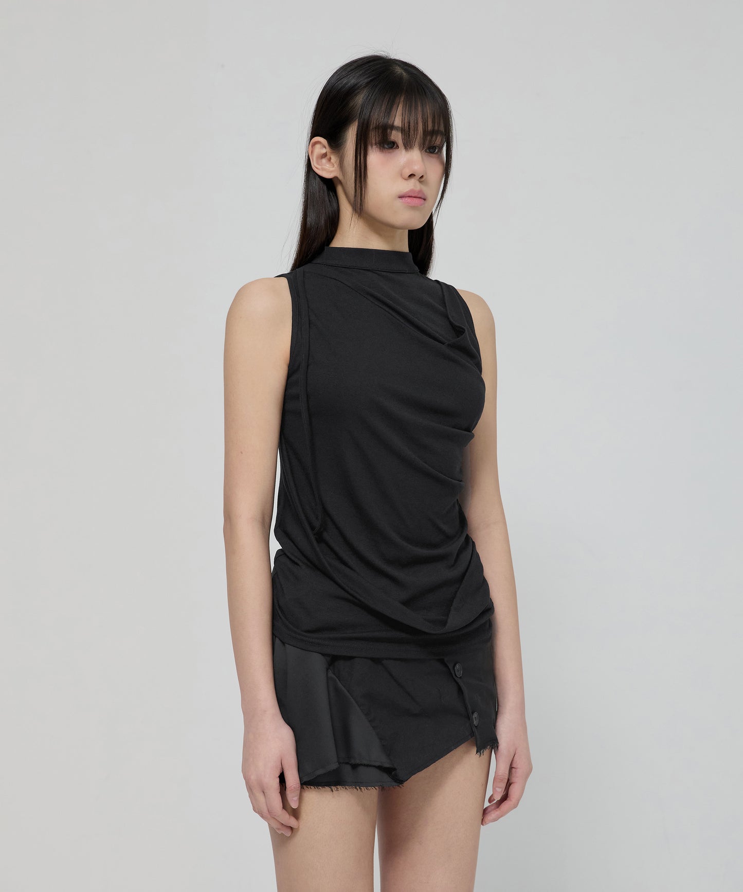 DRAPED SLEEVELESS TOP BLACK