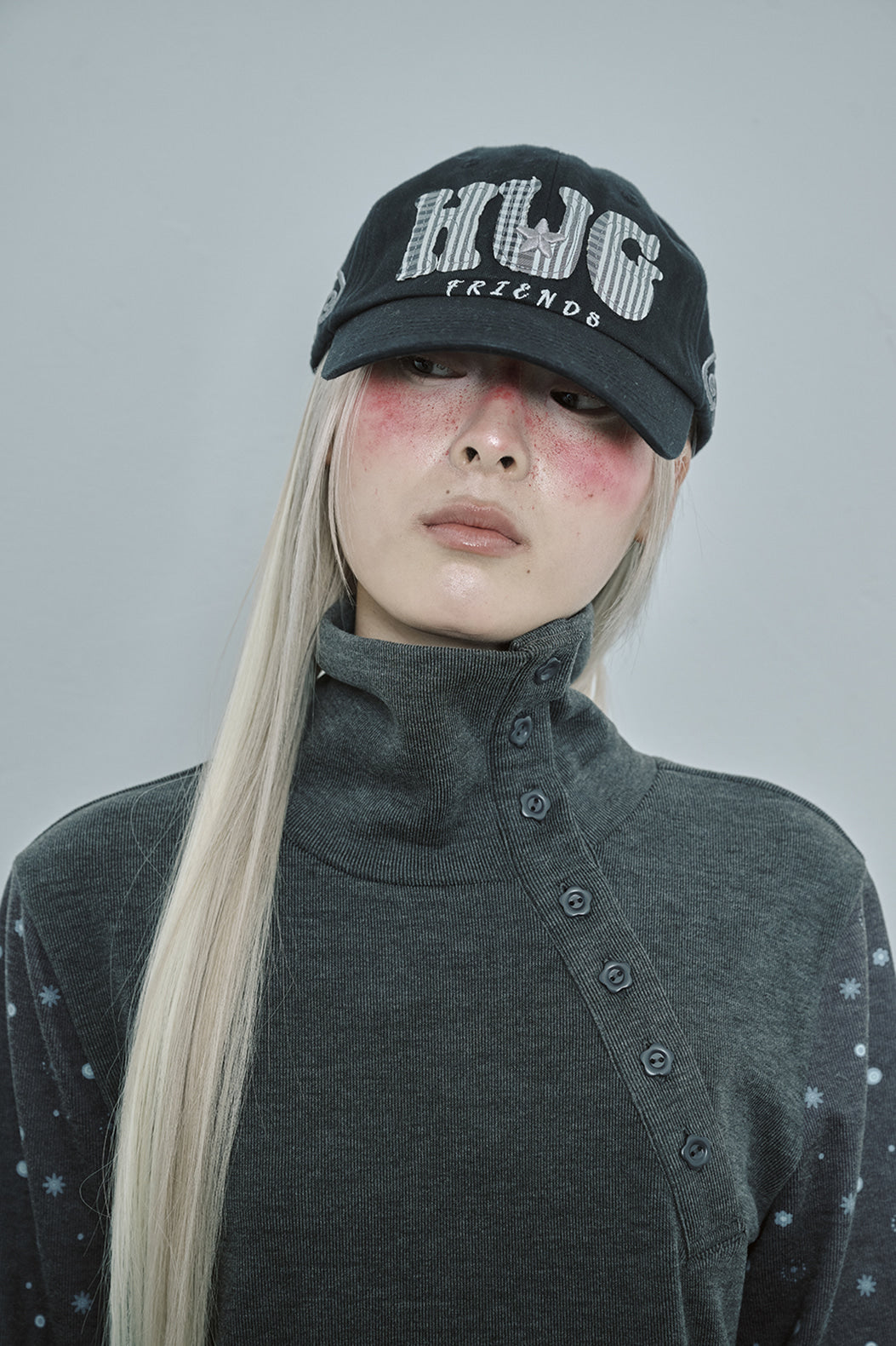 HUG FRIENDS CAP BLACK