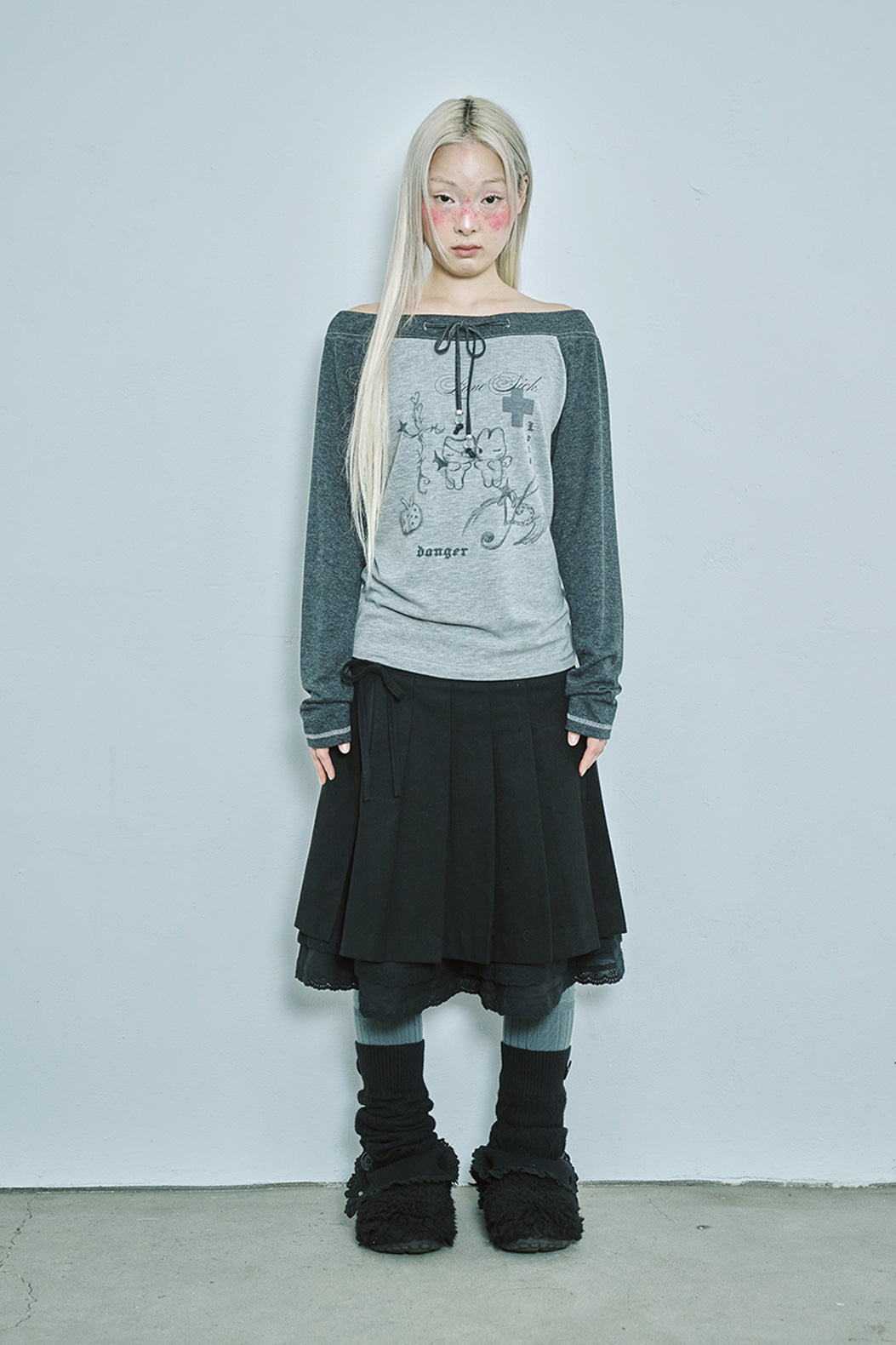 LOVE SICK DRAWING OFF-SHOULDER TOP CHARCOAL