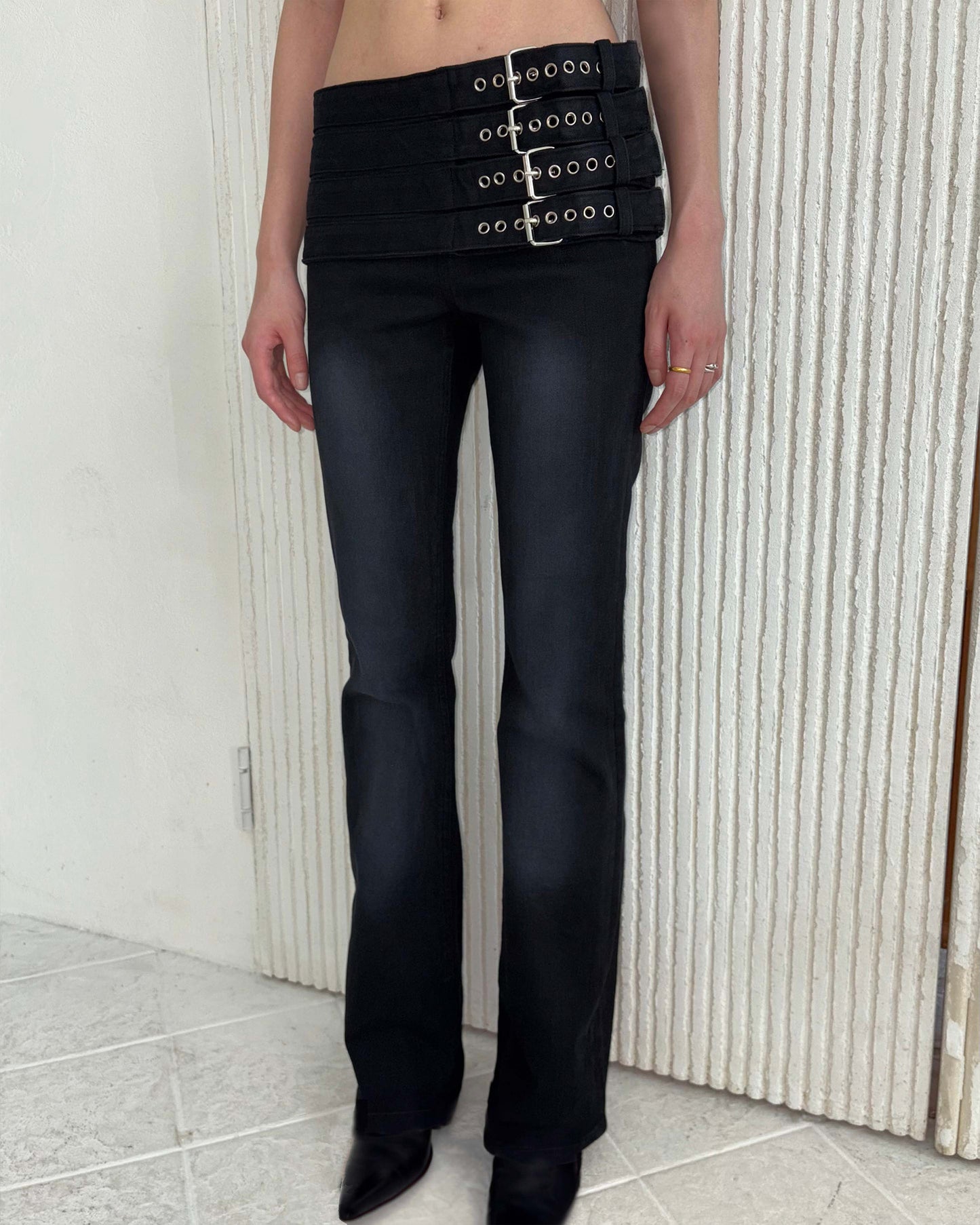 BELTED STRAIGHT PANTS BLACK