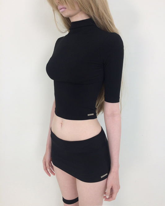 ESSENTIAL MOCK NECK TOP BLACK